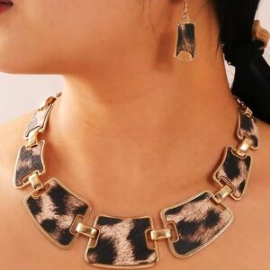 Elegant Gold and Black Patterned Necklace and Earring Set